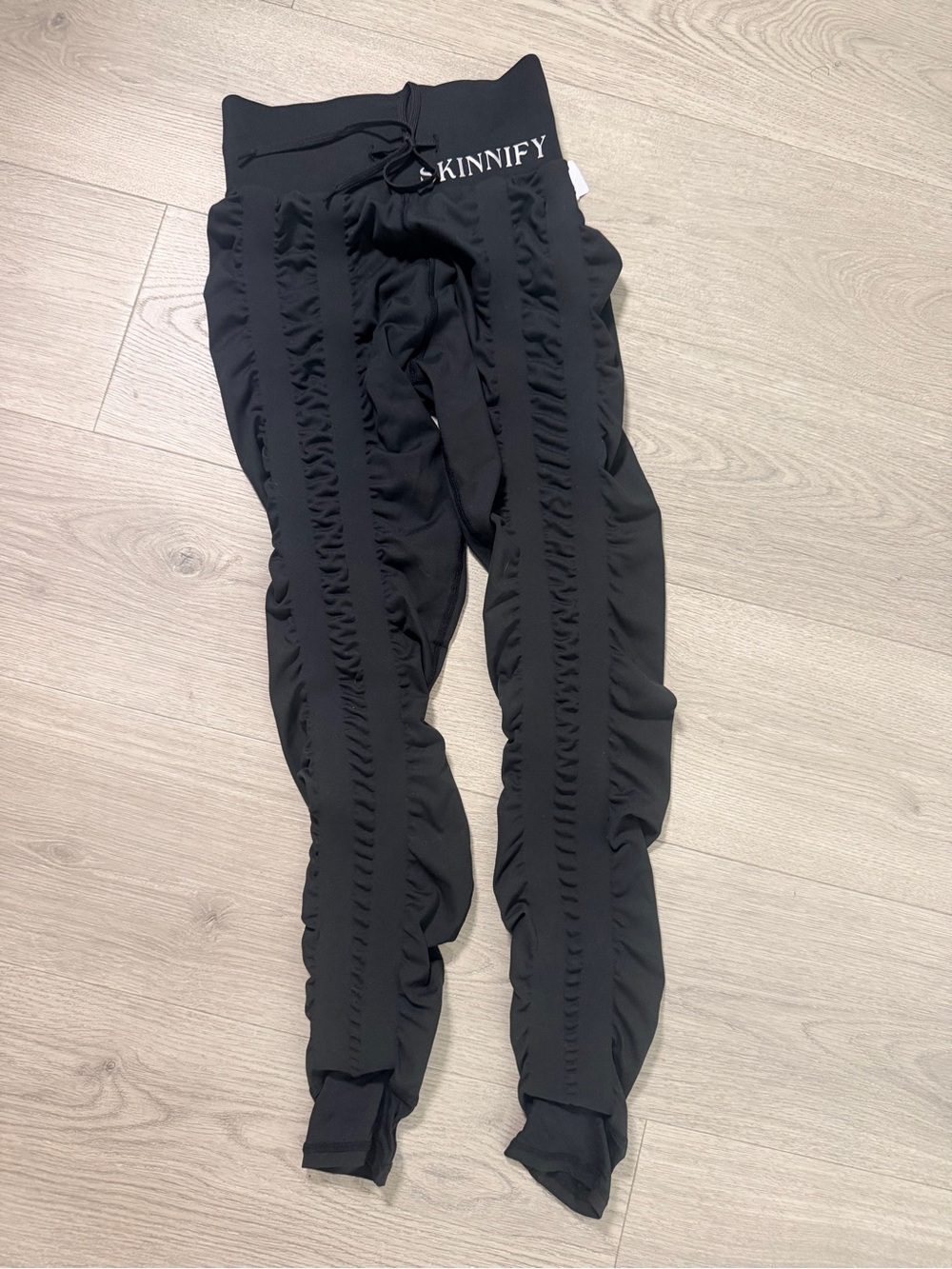 Skinnify Black Ruched High-Waist Leggings